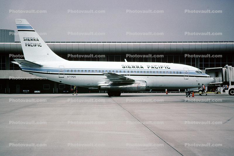 N725S, Boeing 737-297, Sierra Pacific Airlines SPA, Piedmont Triad International Airport GSO, Guilford County, 1997, JT8D