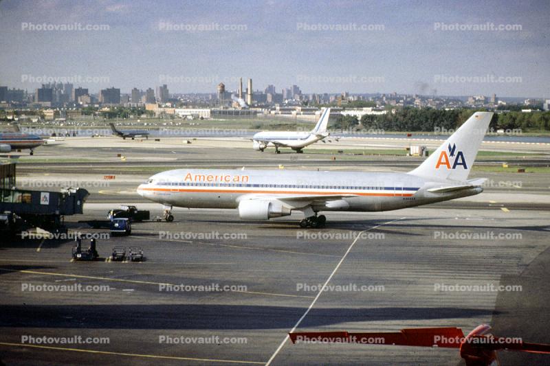 N303AA, Boeing 767-223, American Airlines AAL, 767-200 series, 1983, 1980s