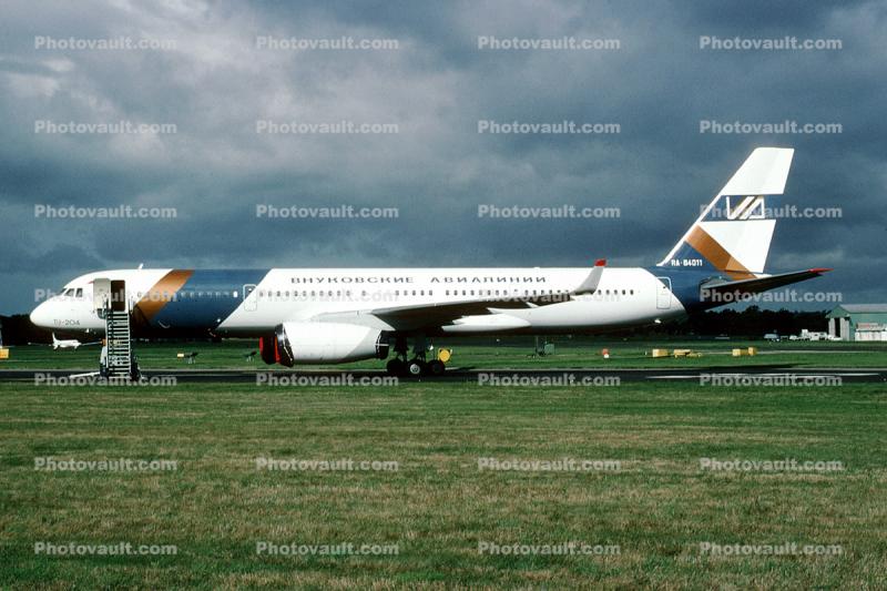 RA-64011, Tupolev Tu-204-110, Vnukovo Airlines, 1994
