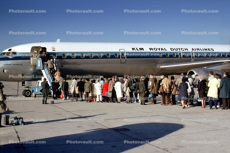 PH-DEF, Douglas DC-8-63, KLM, Henry Hudson, Passengers Boarding, Rampstairs, ramp, 1972, 1970s