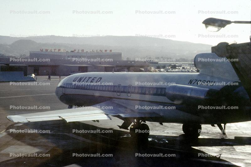 N7069U, Boeing 727-22, 727-200 series