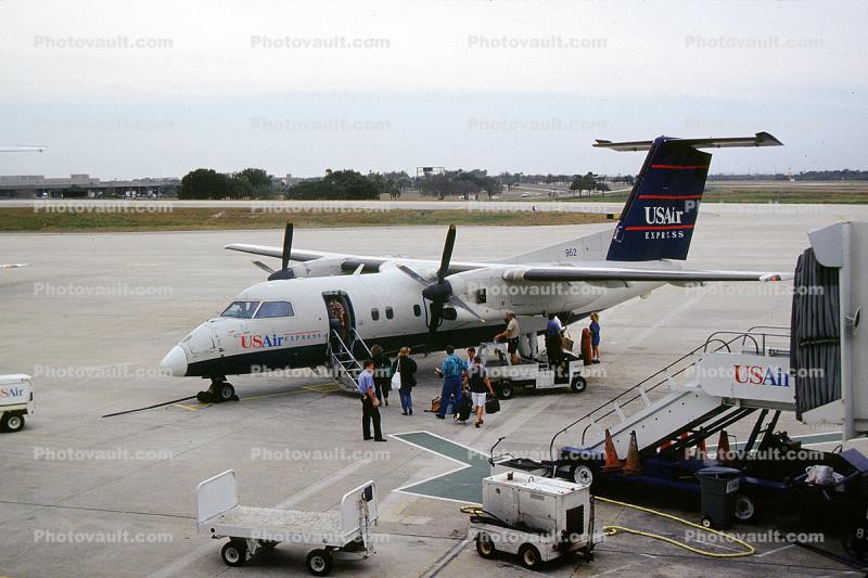 952, Tampa Bay International Airport, January 1994