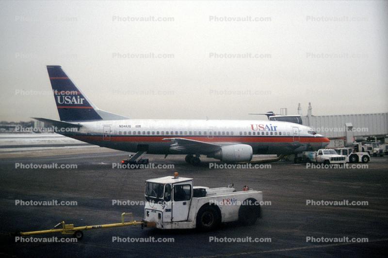 Boeing 737-301, N341US, US Air, 737-300 series, pushback tug