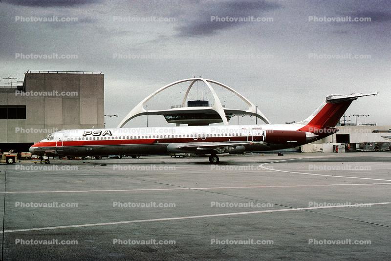 N811US, McDonnell Douglas MD-81, DC-9-81, JT8D-1, JT8D, HOST Theme Restaurant, December 1987, 1980s