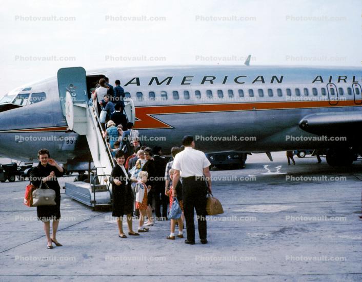 retro, boarding passengers, Mobile Stairs, purse, women, men, children, Old, Historic, Historical, Old-Time, Antique, Antiquated, Old-Fashion, Old-Fashioned, archive, nostalgic, nostalgia, Rampstairs, ramp, 1960s