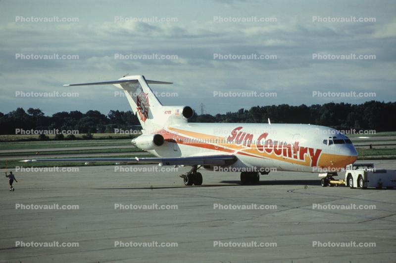N211DB, Sun Country Airlines, Boeing 727-200, JT8D-17, JT8D, 727-200 series