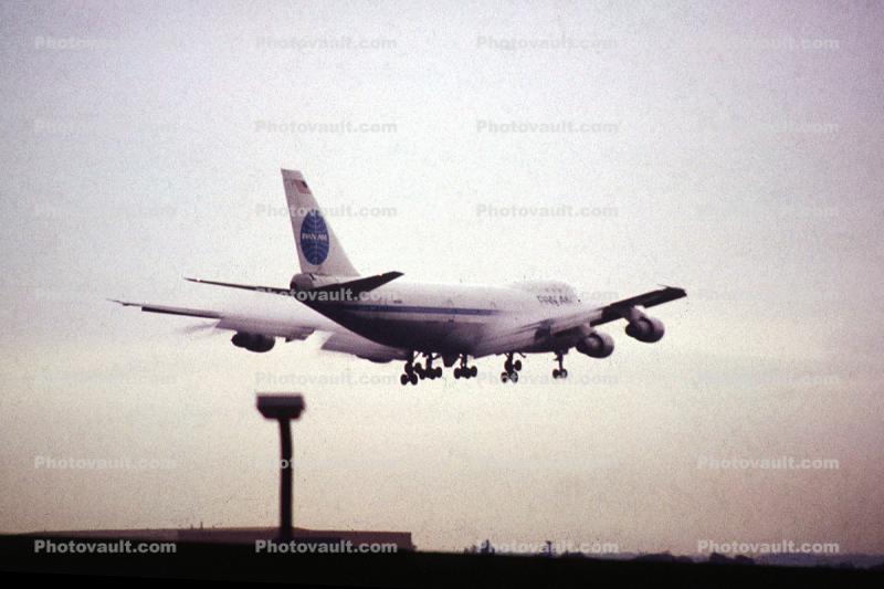 Pan American World Airways, landing
