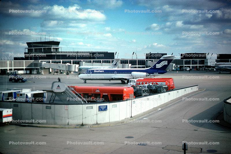 Douglas DC-9-15, Fuel Trucks, Refueling, N93S, Ground Equipment, Fueling, tanker, Jetway, Airbridge, JT8D, March 1975, 1970s