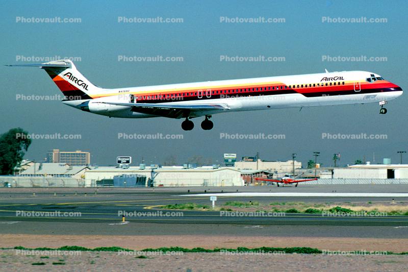 N476AC, Landing Aircal Jet, McDonnell Douglas MD-81, JT8D-217, JT8D