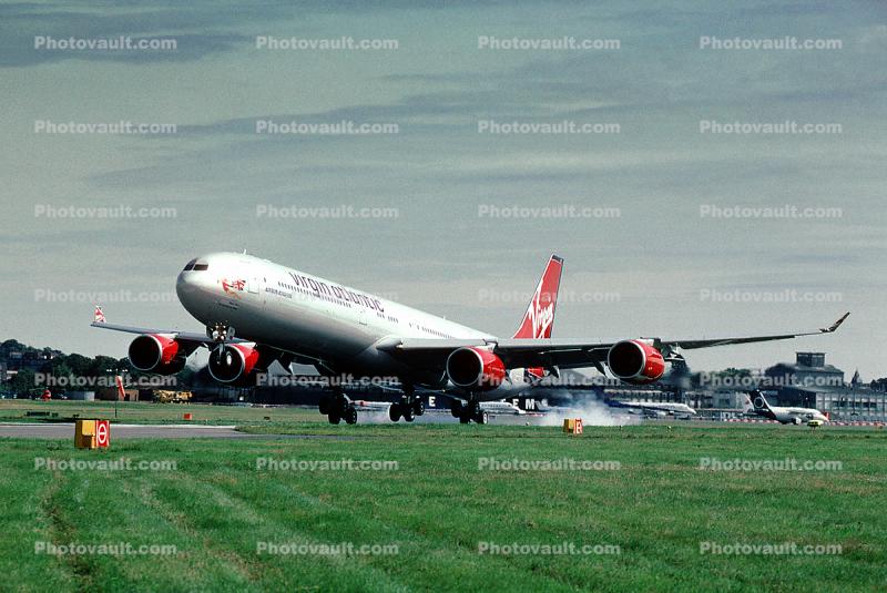 Airbus A340, Virgin Atlantic, Landing