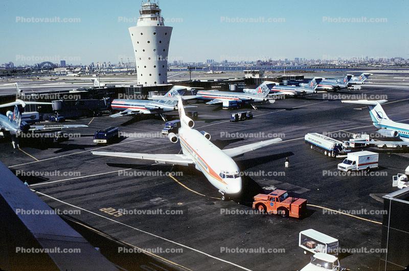 LaGuardia International Airport, 1980, pushback, pusher tug, 1980s