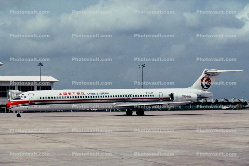 B-2129, MD-82