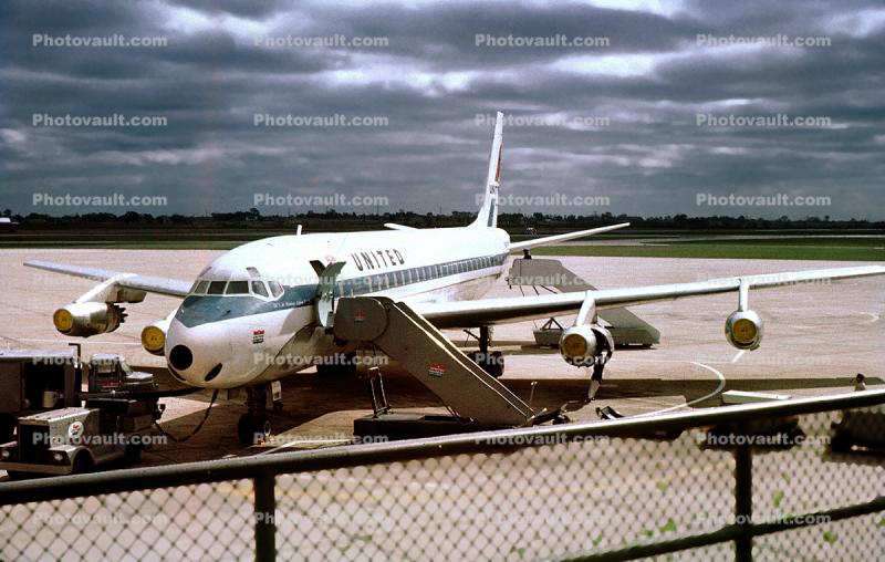 UAL DC-8
