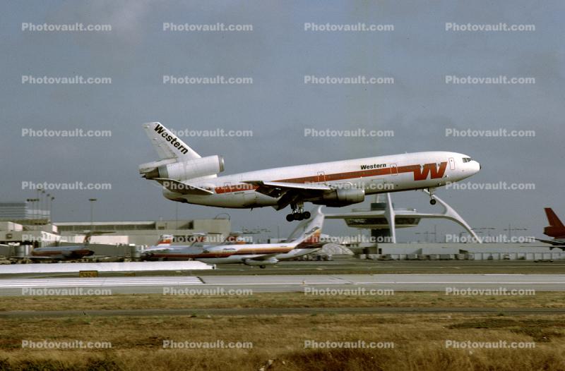Western Airlines WAL, McDonnell Douglas DC-10, LAX, HOST Restaurant