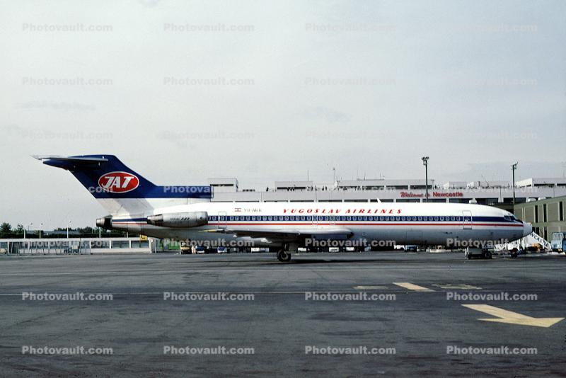YU-AKK, Newcastle International Airport, Boeing 727-2H9, JT8D, 727-200 series