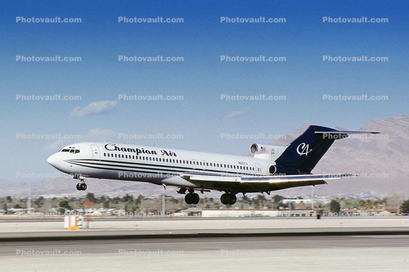N697CA, Boeing 727-270, landing, JT8D, landing