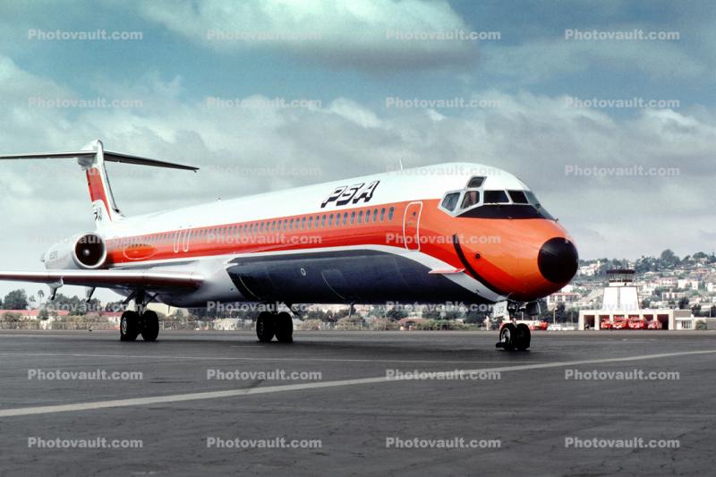 McDonnell Douglas MD-81, Pacific Southwest Airlines, JT8D-217, JT8D, SAN, N933PS, Smileliner