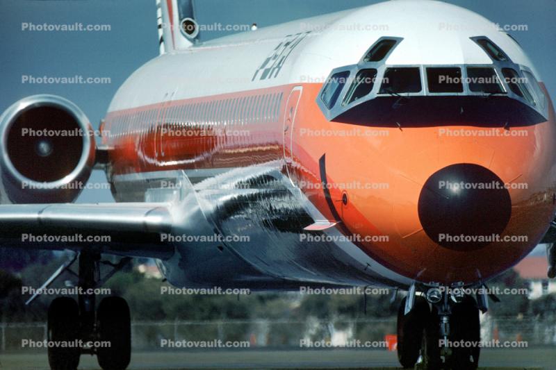 McDonnell Douglas MD-81, Pacific Southwest Airlines, JT8D-217, JT8D, SAN, Smileliner