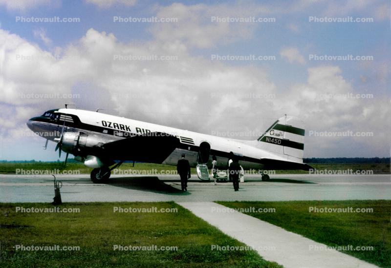 N145D, Douglas R4D-5 (DC-3), Ozark Air Lines