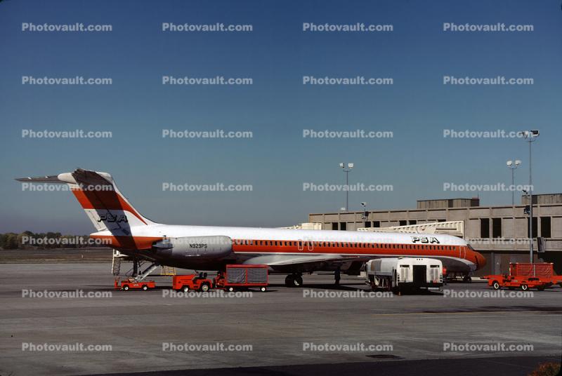 N929PS, McDonnell Douglas MD-81, JT8D-217, JT8D