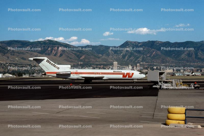N2806W, Boeing 727-247, JT8D-15, JT8D