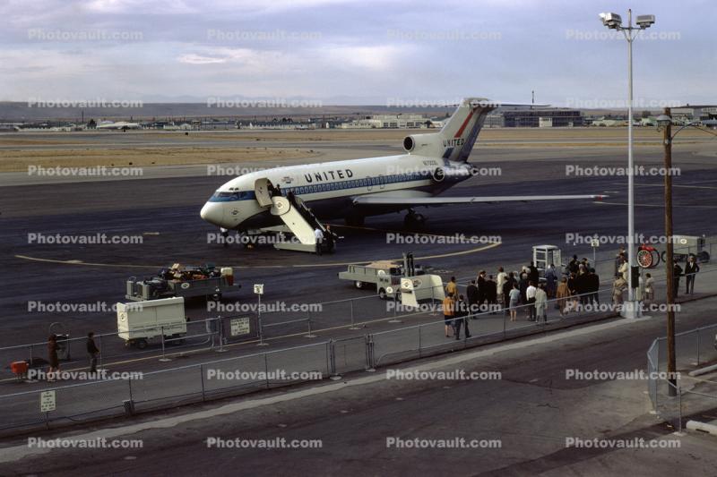 N7003U, Boeing 727-22, Passengers waiting to board, UAL September 1966, 1960s