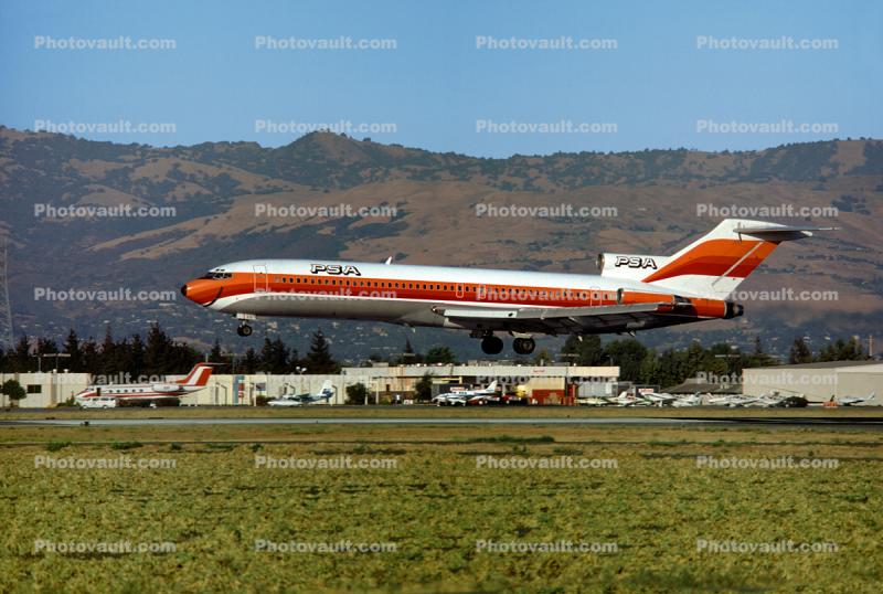 N556PS, 727-214A, 727-200 series, JT8D-7B s3, Smileliner, September 1983