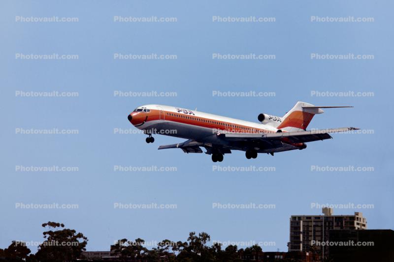 N554PS, Landing, PSA, Boeing 727-214A, JT8D, 727-200 series, Smileliner, August 1982