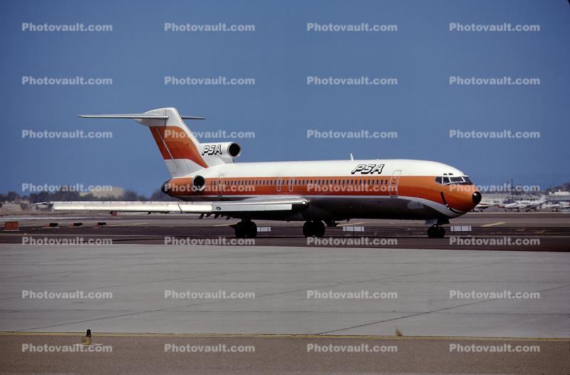 N556PS, 727-214A, 727-200 series, JT8D-7B s3, Smileliner, August 1982