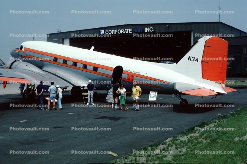 N34, Department of Commerce DC-3, Bradley International Airport, Hartford, Connecticut, 31/05/1987