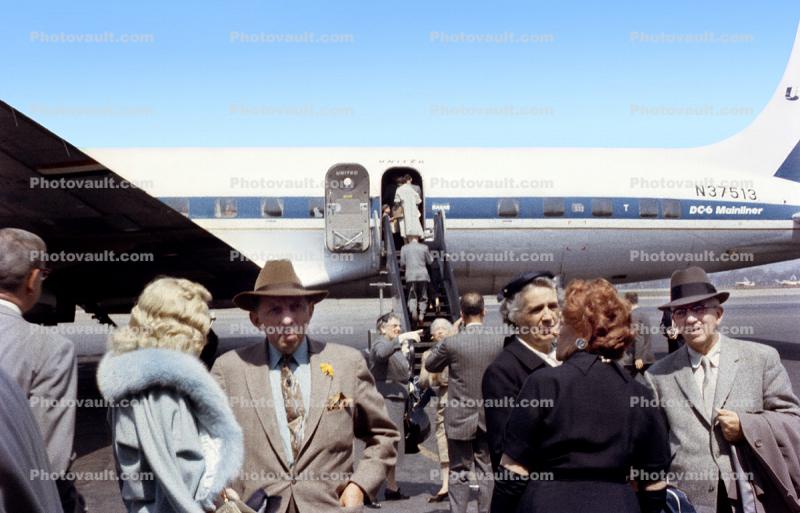 N37513, DC-6 Mainliner, Cleveland Hopkins Airport, April 1958, 1950s