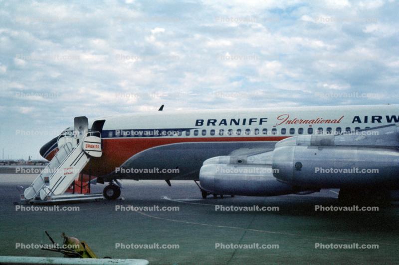 Boeing 707-227, Braniff International Airways