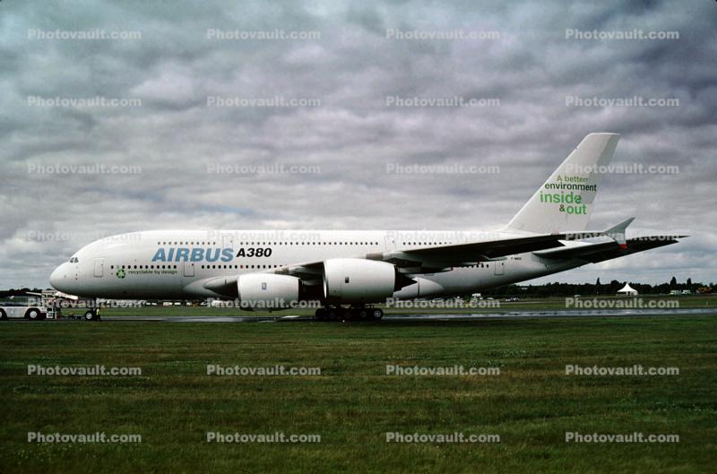F-WWDD, Airbus 380-861, Farnborough England