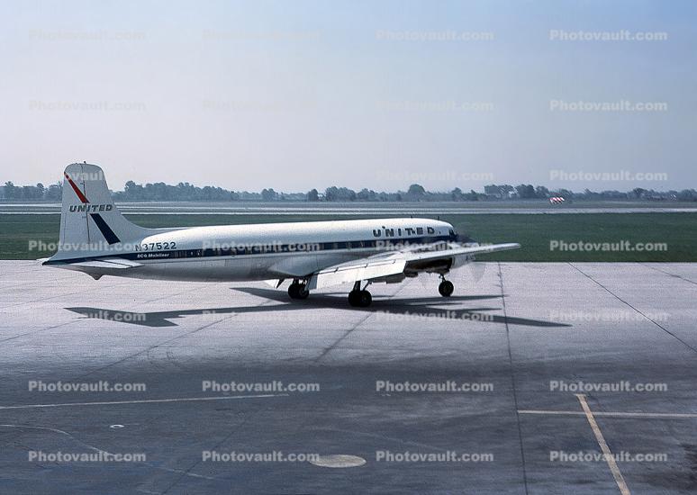 N37522, Douglas DC-6, UAL