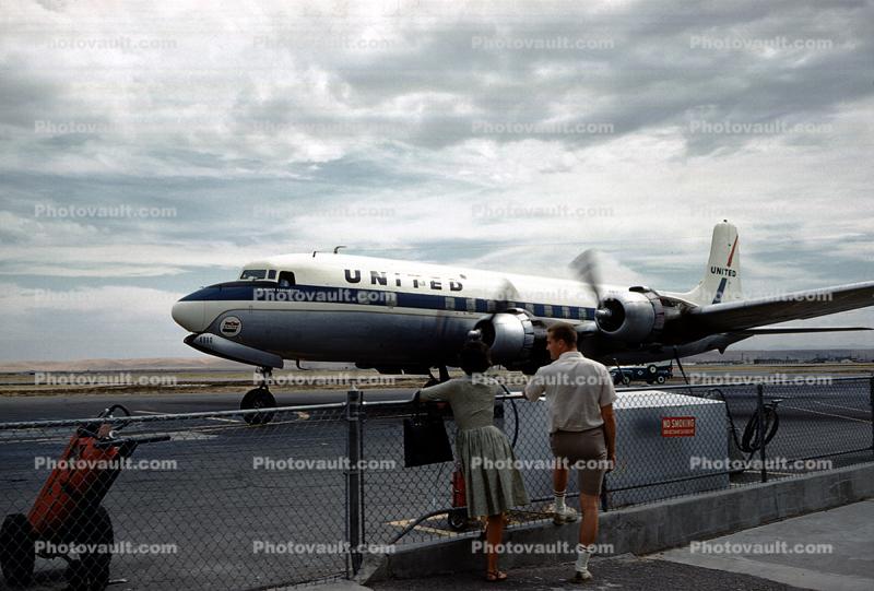 N37580, Douglas DC-6B, Spinning Props, Mainliner Kansas City, UAL