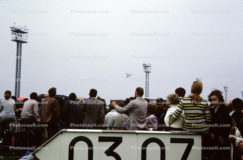 Crowds Watching the Tu-144 flying, CCCP-68001, Prototype TU144, Paris Air Show 1971, 1970s