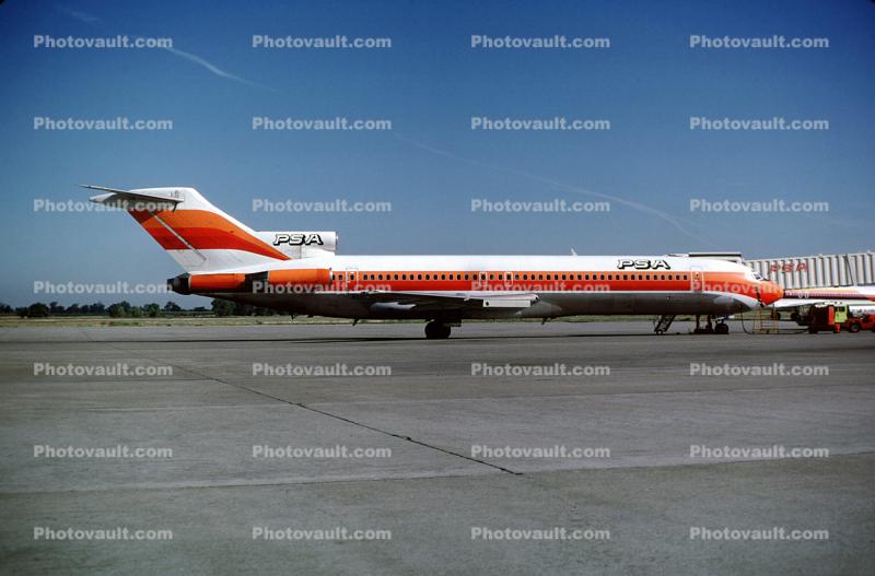 N557PS, Boeing 727-214, PSA, Sacramento, 727-200 series, Smileliner
