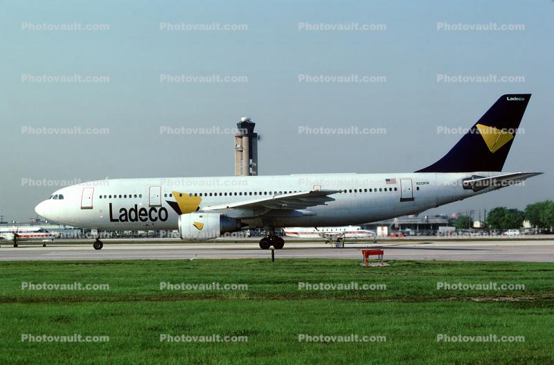 N222KW, Ladeco, Airbus A300B4-203F, CF6-50C2, CF6, Logan International Airport