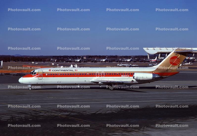 N534TX, DC-9-32, Dulles International Airport