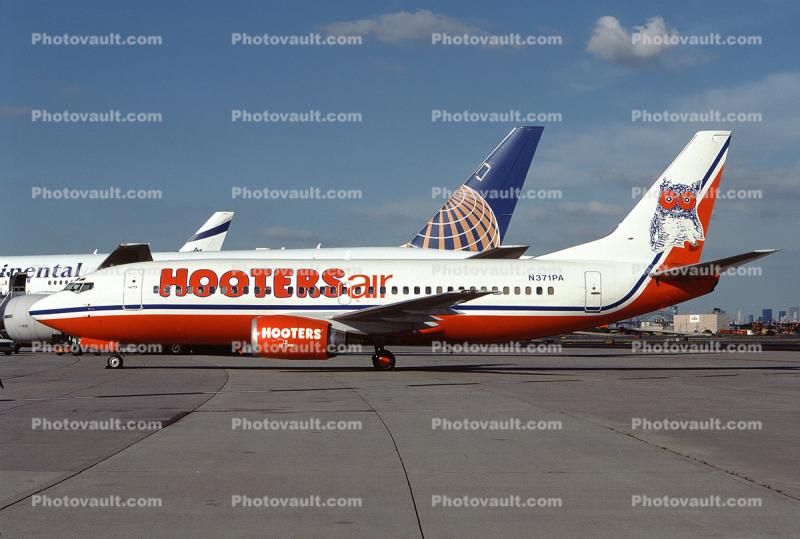 N371PA, Hooters Air, Boeing 737-306