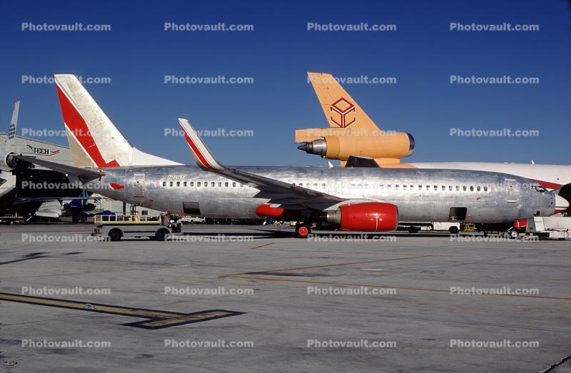 N225LF, Silver Southwest Airlines, Boeing 737-3Q8