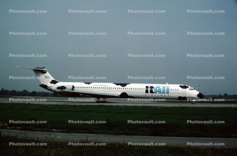 I-DAWZ, Itali Airlines, MD-82