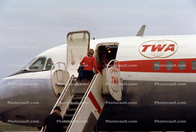      N814TW Star Stream 880, Passengers Boarding, Ramp Stairs, Convair 880-22-1, April 1970 