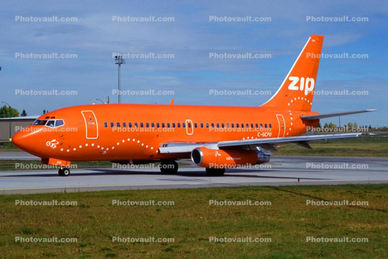 C-GCPO, Boeing 737-217, ZIP Air