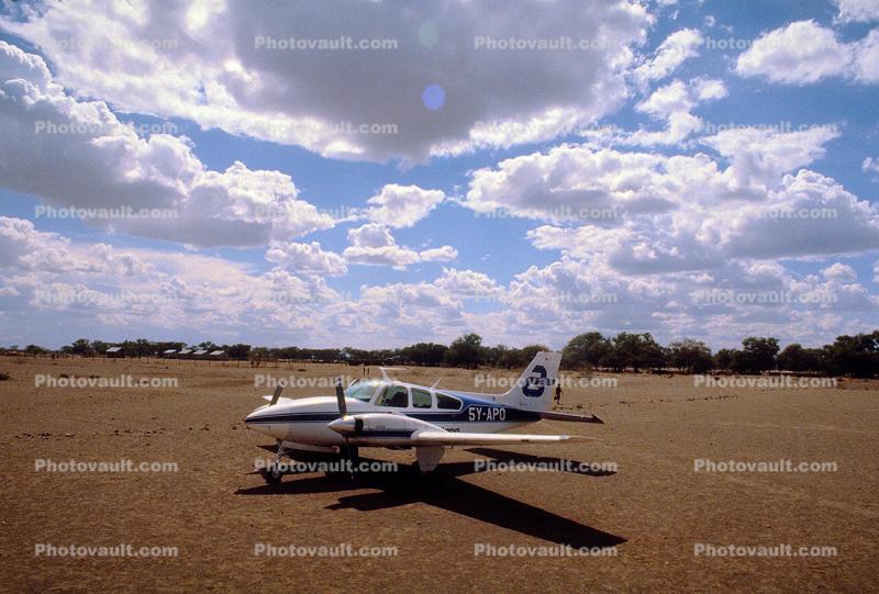 Piper PA-23, Kenya, Africa