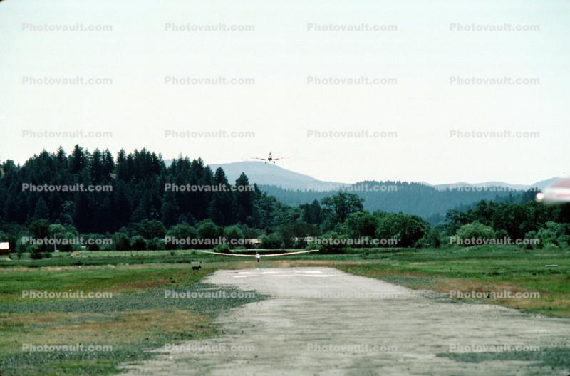 Glider take-off at Calistoga Airfield