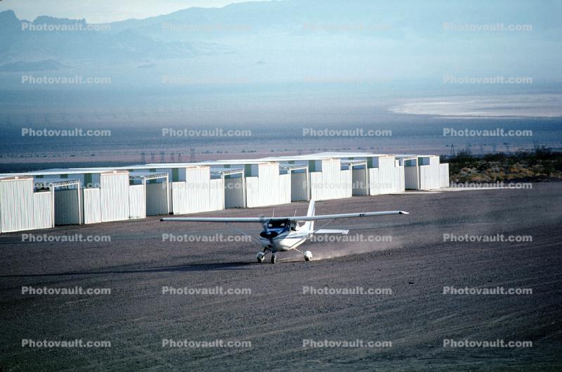 Cessna 172I, Lycoming 0-320 Series Reciprocating Engine, N46288, Hangars