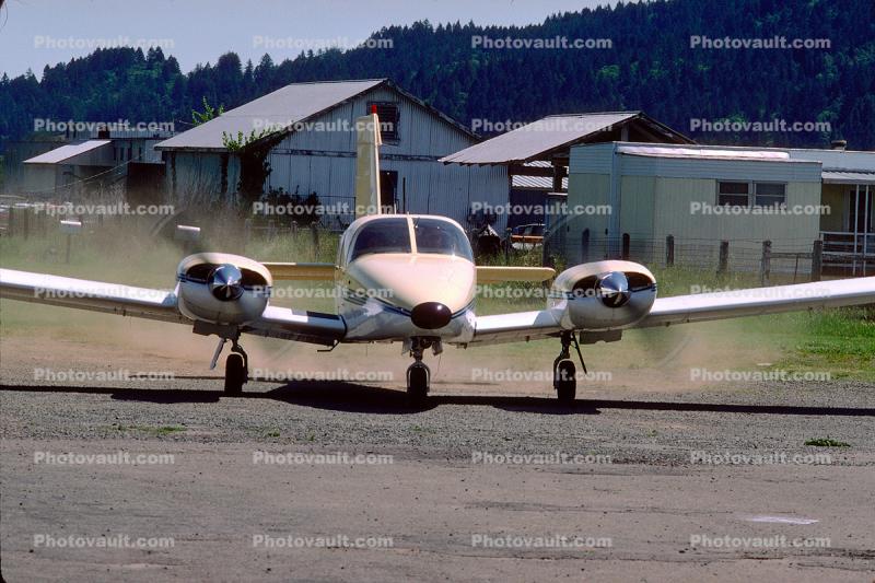 Piper PA-34, N999CP, Calistoga Airfield, buildings