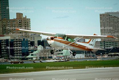 C-GNLU, Cessna 172N Skyhawk 100, taking-off