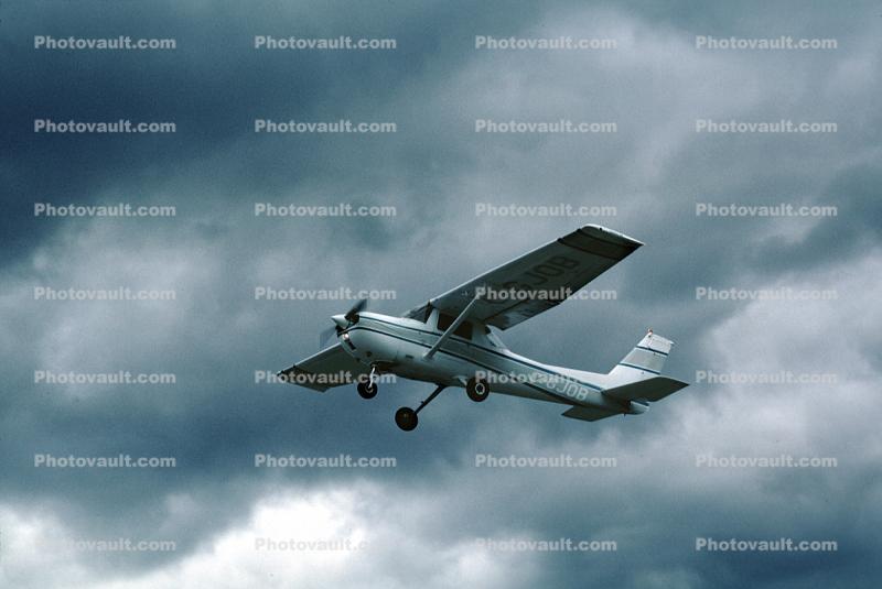 C-GJOB, Cessna 150M, Buttonville Airfield, Toronto, Canada